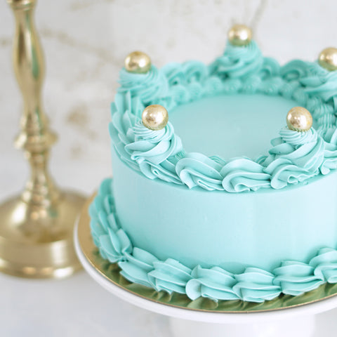 stijlvolle retro taart voor verjaardag in blauw met gouden parels