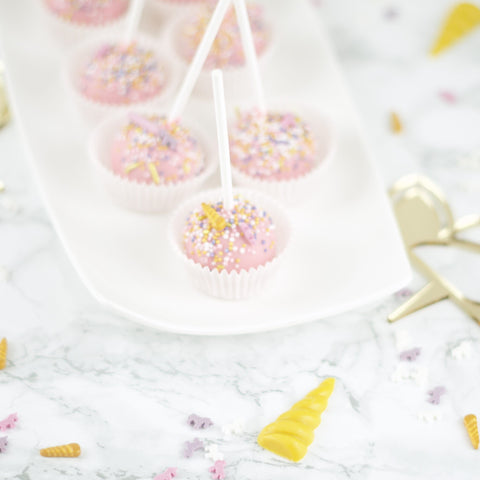 Roze cakepops met eenhoorn sprinkles