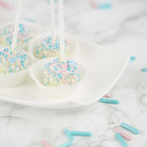 Cakepops met roze en blauwe sprinkles