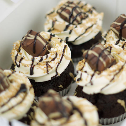 Close-up van chocolade cupcakes met Bueno
