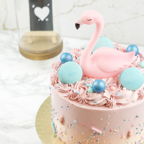 Flamingo taart met macarons en sprinkle mix
